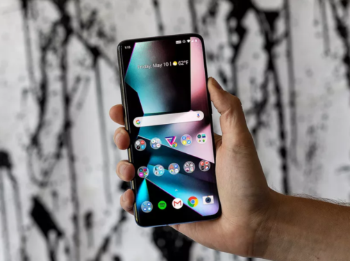 一加7 Pro（图片来自The Verge）