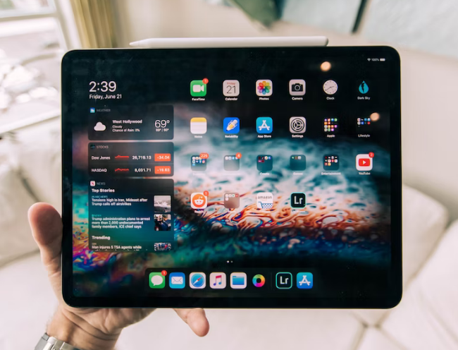 传苹果iPadOS 17将支持类似iOS 16的锁屏定制功能_线刷宝资讯