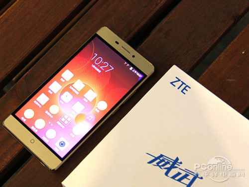 中兴威武3的屏幕材质是什么