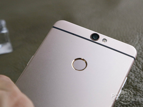 酷派锋尚MAX和OPPO R7 Plus对比
