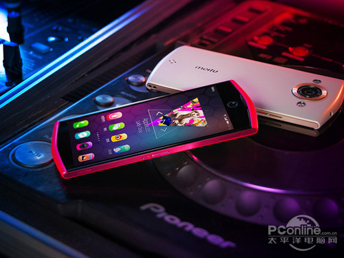 美图手机M4和索尼Xperia Z1对比
