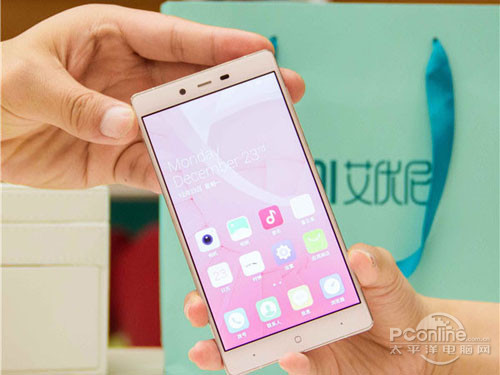 IUNI i1和华为P7哪个好