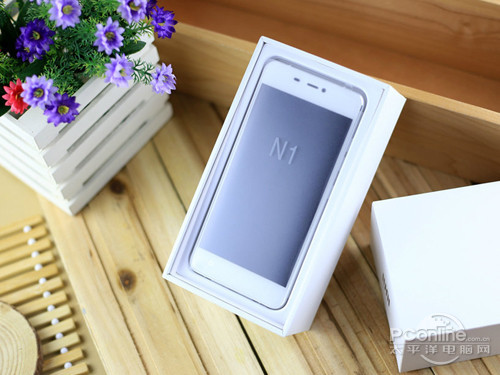 IUNI N1和华为荣耀4C对比