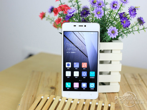 IUNI N1的屏幕材质是什么