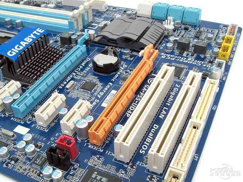 目前广泛采用的AGP 8X数据传输只提供2.1GB/s的数据传输带宽 20